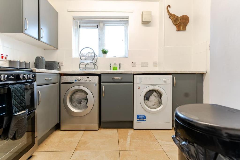 A&S Properties, No Guest Fees, Bank Transfe Deposit Available Wolverhampton Dış mekan fotoğraf