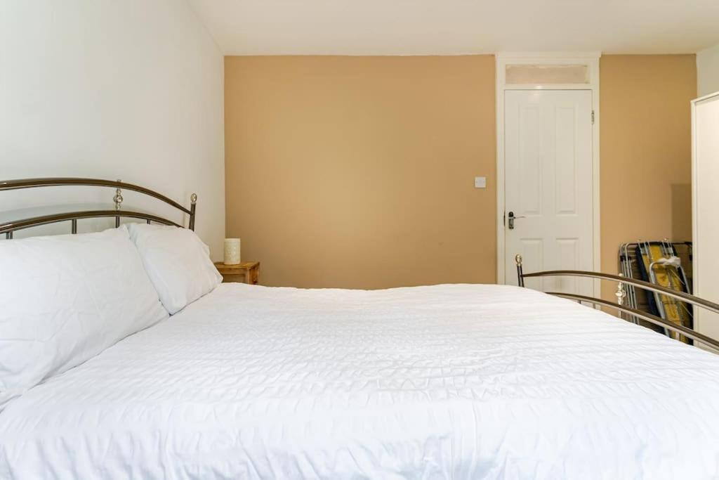 A&S Properties, No Guest Fees, Bank Transfe Deposit Available Wolverhampton Dış mekan fotoğraf