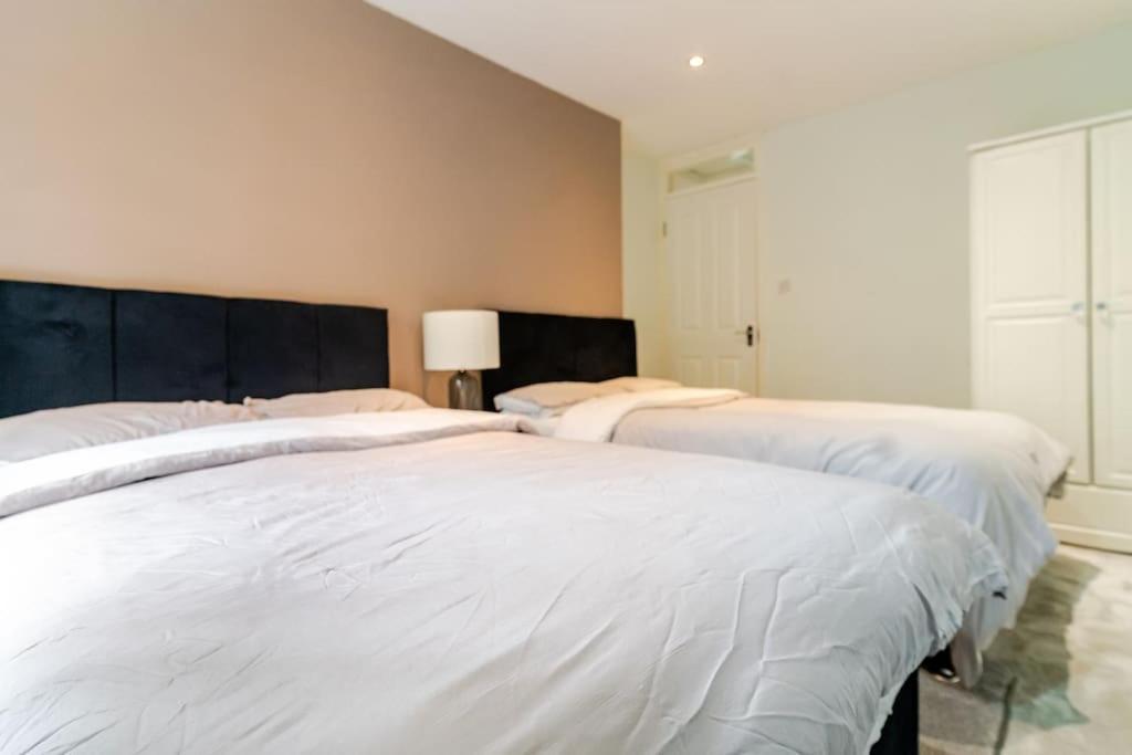 A&S Properties, No Guest Fees, Bank Transfe Deposit Available Wolverhampton Dış mekan fotoğraf