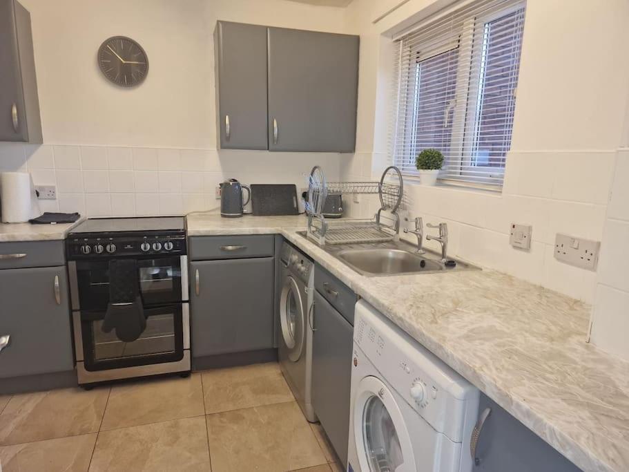A&S Properties, No Guest Fees, Bank Transfe Deposit Available Wolverhampton Dış mekan fotoğraf