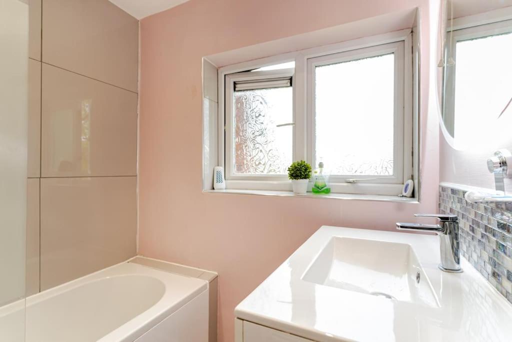 A&S Properties, No Guest Fees, Bank Transfe Deposit Available Wolverhampton Dış mekan fotoğraf