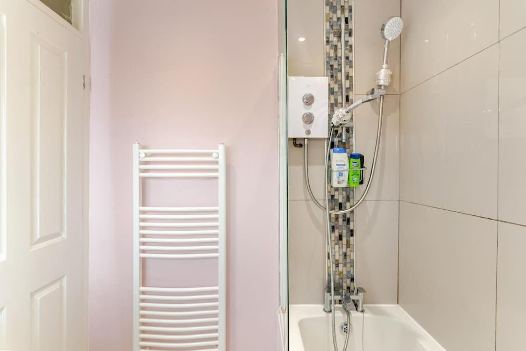 A&S Properties, No Guest Fees, Bank Transfe Deposit Available Wolverhampton Dış mekan fotoğraf