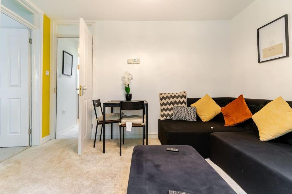 A&S Properties, No Guest Fees, Bank Transfe Deposit Available Wolverhampton Dış mekan fotoğraf