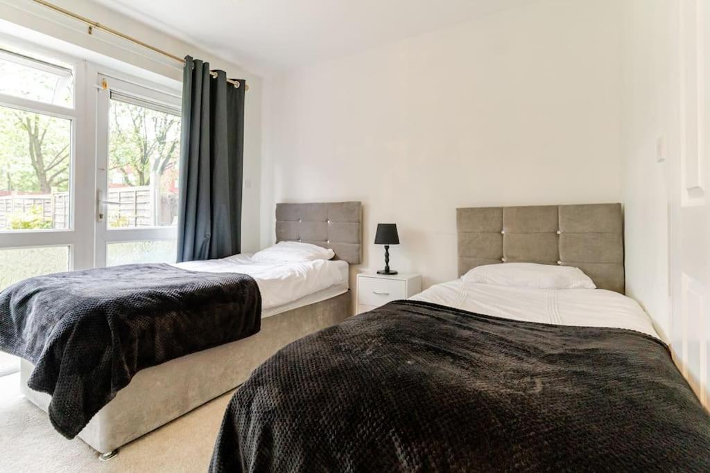 A&S Properties, No Guest Fees, Bank Transfe Deposit Available Wolverhampton Dış mekan fotoğraf
