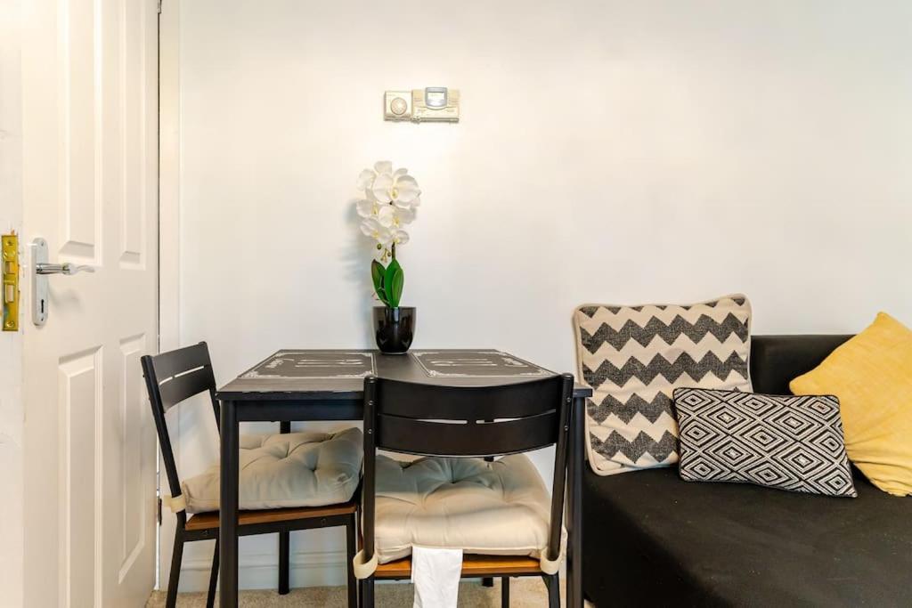 A&S Properties, No Guest Fees, Bank Transfe Deposit Available Wolverhampton Dış mekan fotoğraf