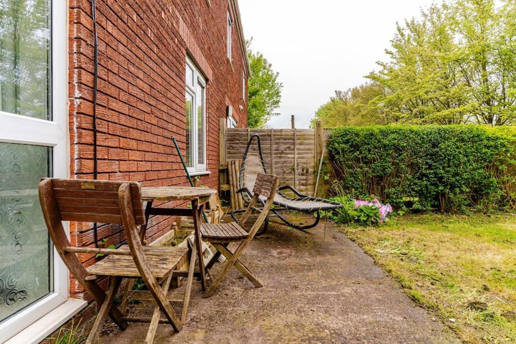 A&S Properties, No Guest Fees, Bank Transfe Deposit Available Wolverhampton Dış mekan fotoğraf